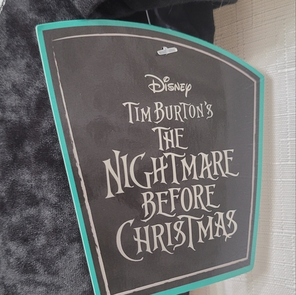 NWT Disney Women’s Nightmare Before Christmas Mineral Wash Graphic Tee Large - Picture 6 of 10